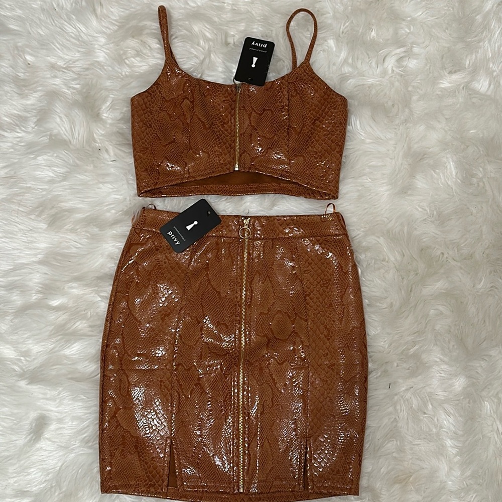 New brown, snake skin Privy set size small